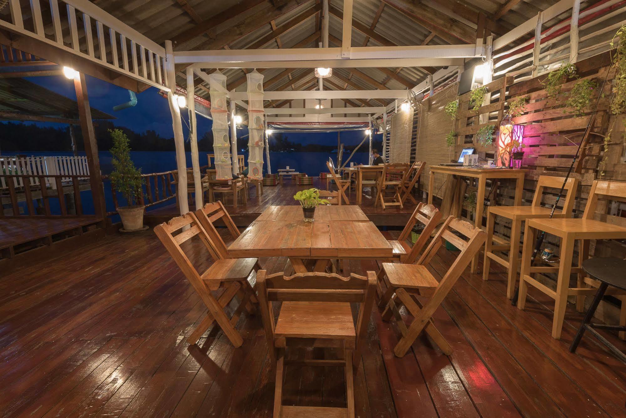 Sincere Hostel Bar And Bistro Ko Lanta Eksteriør billede
