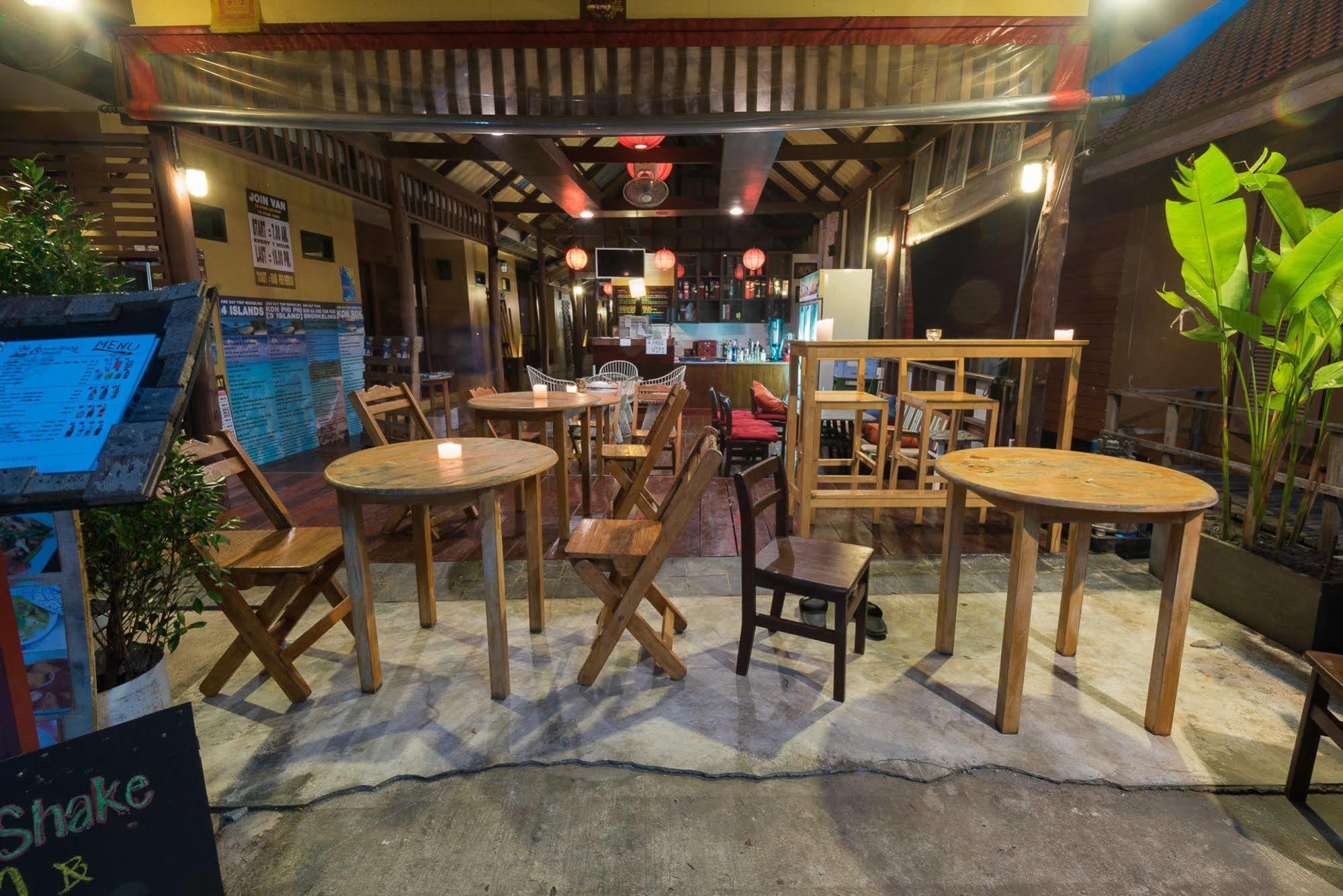 Sincere Hostel Bar And Bistro Ko Lanta Eksteriør billede