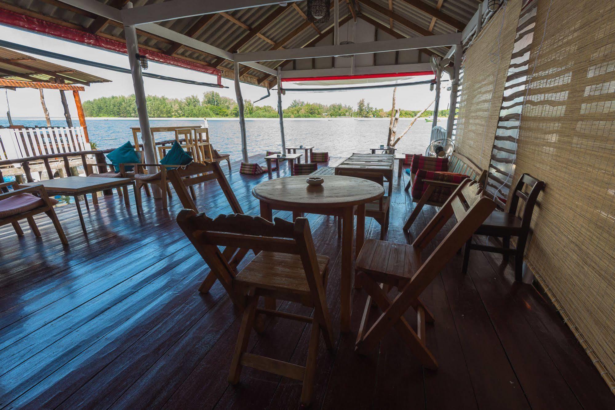 Sincere Hostel Bar And Bistro Ko Lanta Eksteriør billede